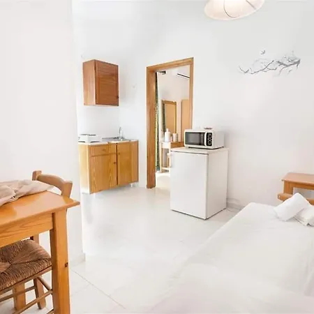 Michalis Litinas Apartments Agia Marina  Exterior photo